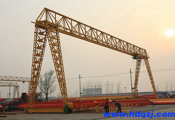 小型龍門架中的手拉葫蘆鏈條卡住了怎么辦？